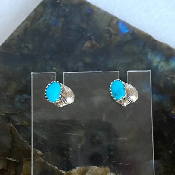 VTG Sterling Silver 925 Dainty Southwest Style Oval Turquoise Leaf Stud Earrings - Picture 16 of 16